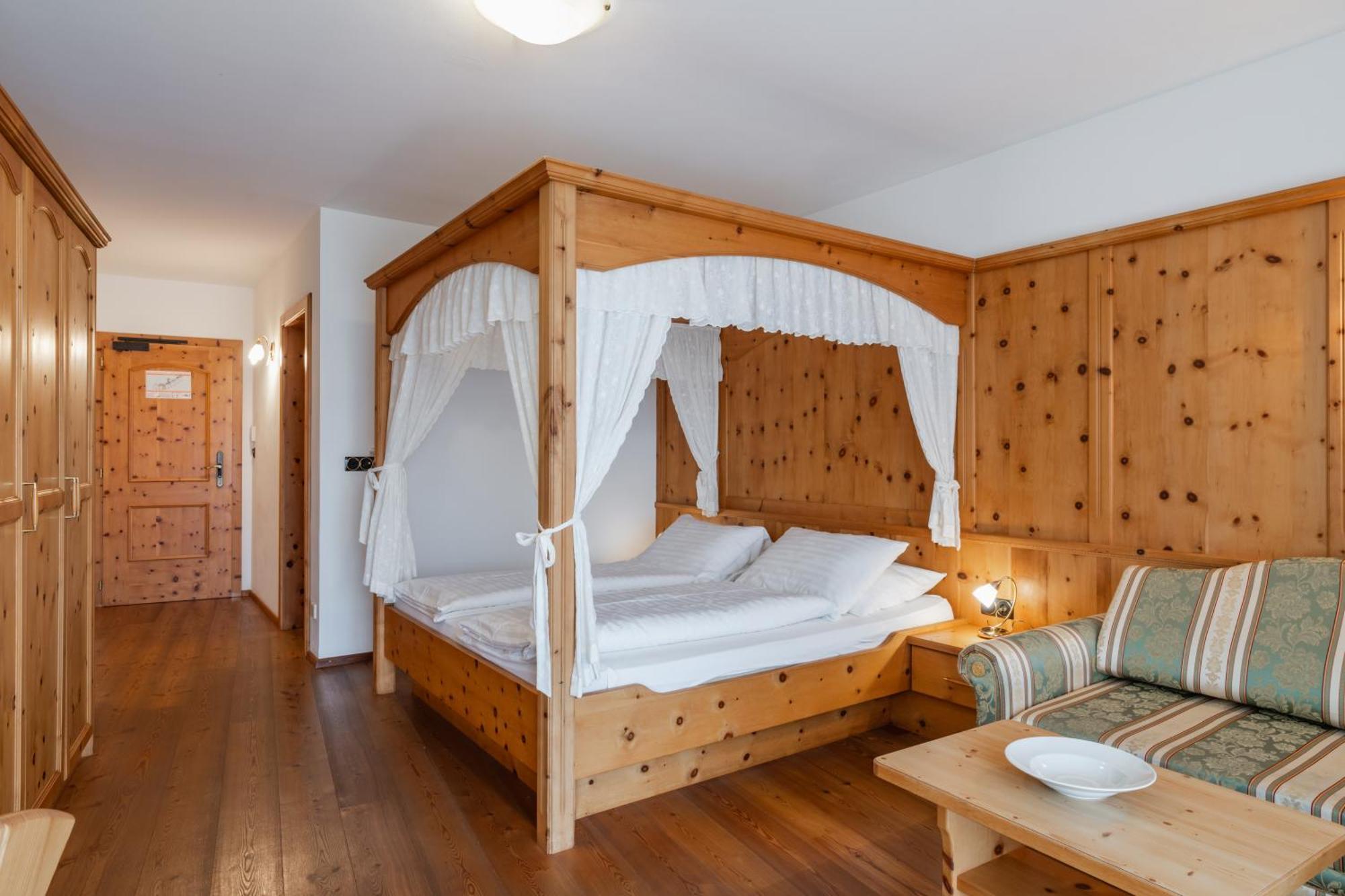 Hotel Asterbel Брайес Екстериор снимка
