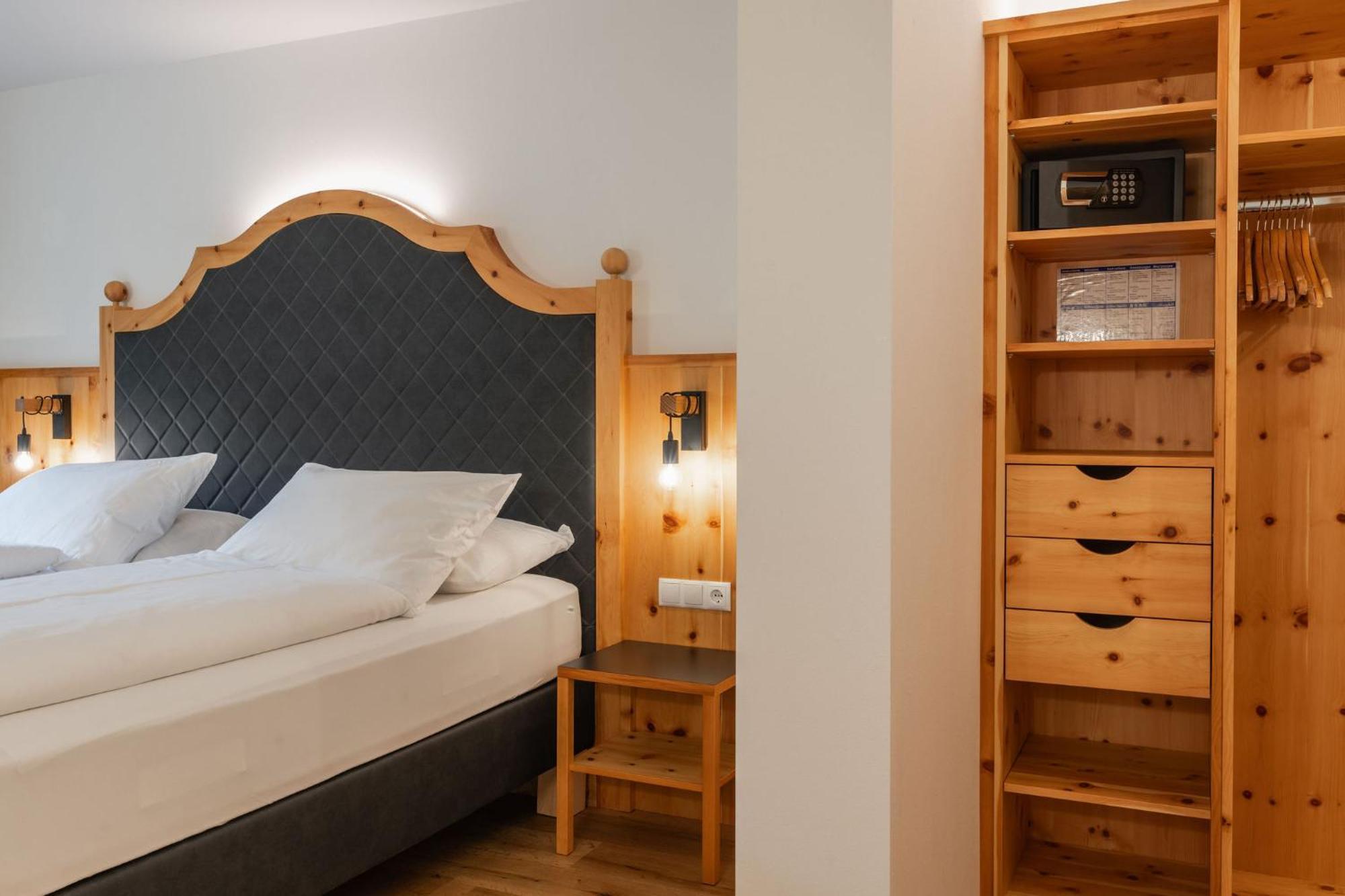 Hotel Asterbel Брайес Екстериор снимка