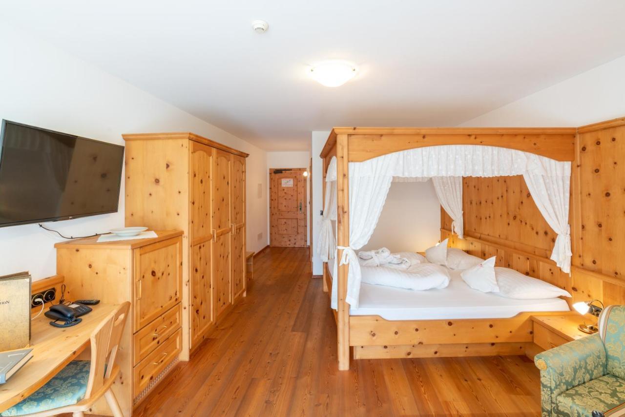 Hotel Asterbel Брайес Екстериор снимка